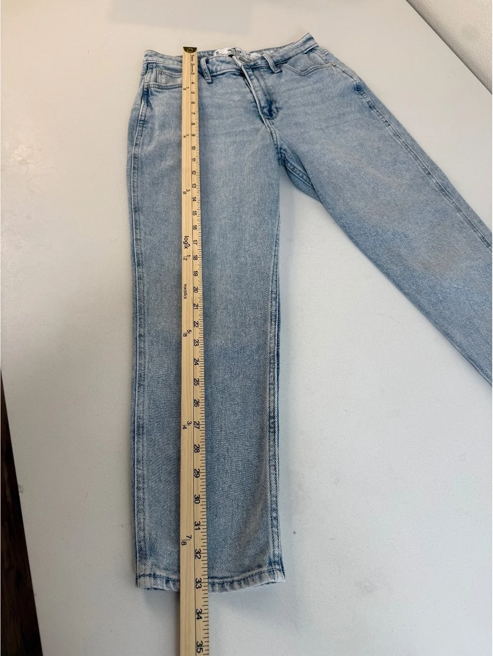Hollister Curvy High-Rise Mom Jeans Light Wash Size 3S W26 L25